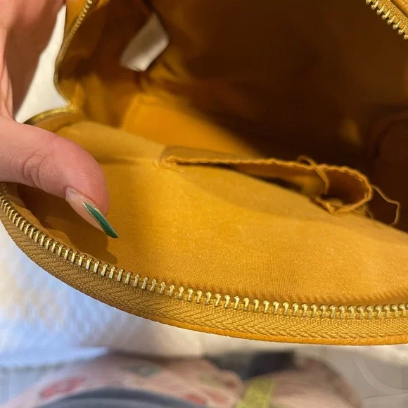 Used - Picture 2 of 3